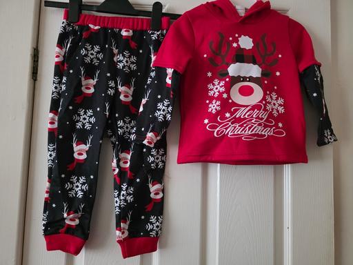 Buy & Sell Blackpool Town Centre Blackpool - Photos for Reindeer hoodie & bottoms age 4 yrs NEW