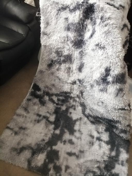 Buy & Sell Heath Town Wolverhampton - Photos for New large rug 80x47