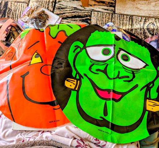 Buy & Sell Georgetown Blaenau Gwent - Photos for 🎃 Halloween 2 plastic medium loot bags pumpk