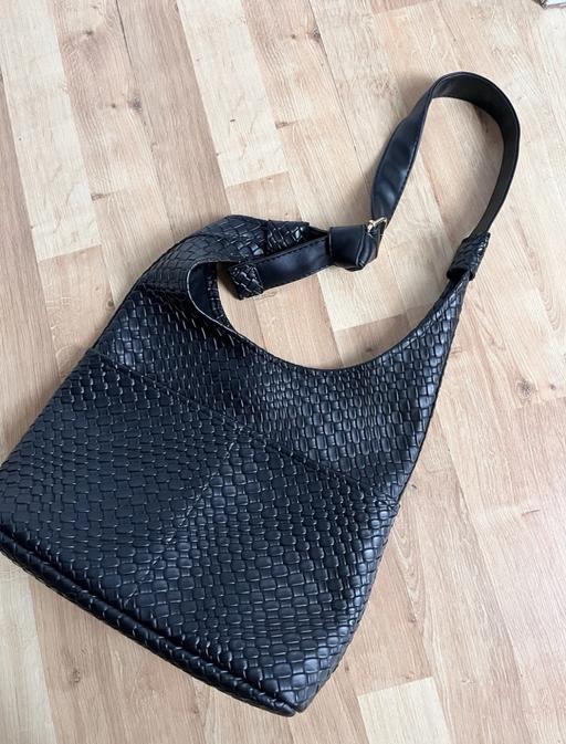Buy & Sell Harrow on the Hill North West London - Photos for Women’s Shoulder Strap Textured Black Bag