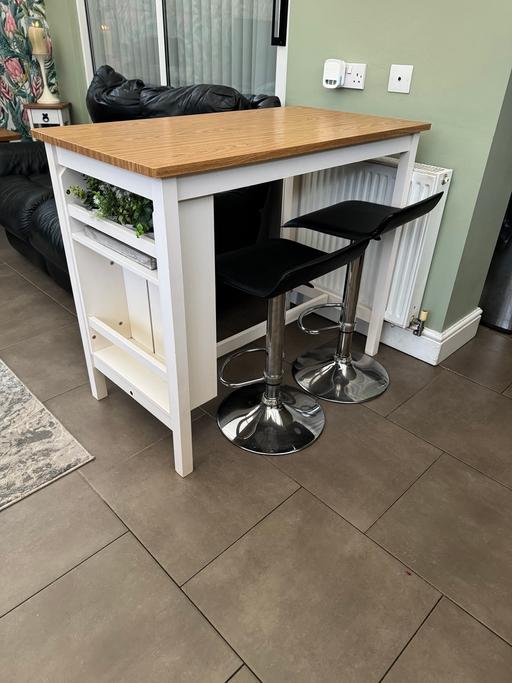 Buy & Sell Oldbury Sandwell - Photos for Bar and 2 x gas stools (black leather seats )