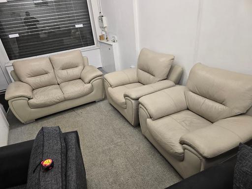 Buy & Sell Quarry Bank Dudley - Photos for cream leather 2x1x1 sofas