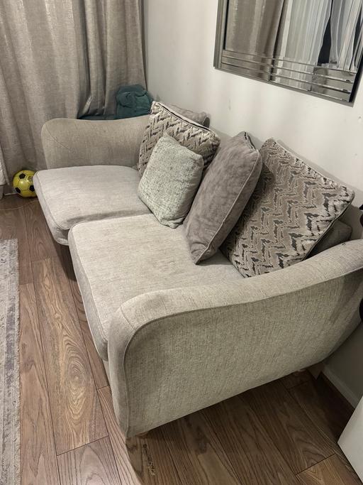 Buy & Sell Whitechapel East London - Photos for Cream/grey sofa