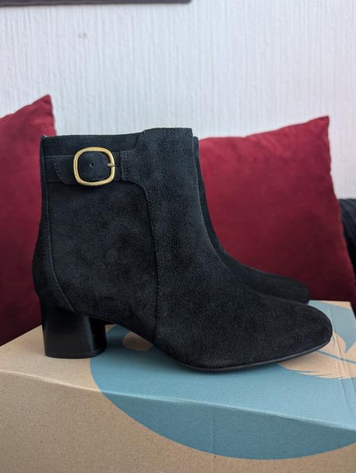 Buy & Sell Sark Guernsey - Photos for Black suede boots size 4