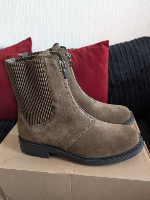 Buy & Sell Sark Guernsey - Photos for Dark olive suede boots size 6.5