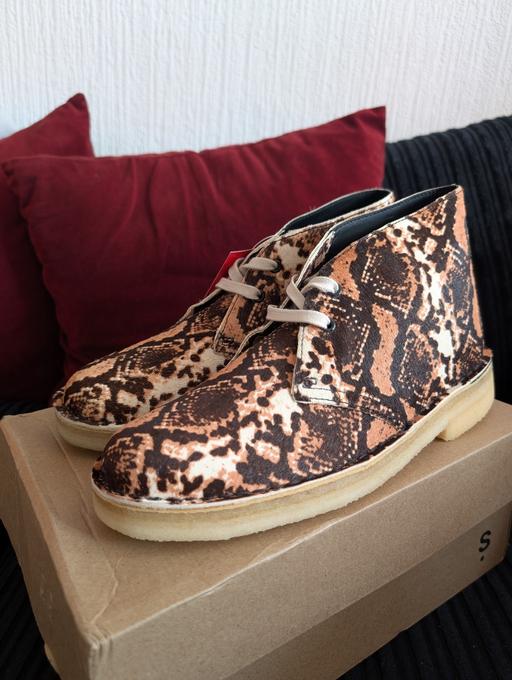 Buy & Sell Sark Guernsey - Photos for Snake print desert boots size 6.5