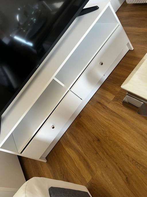 Buy & Sell Navestockside Brentwood - Photos for Tv table