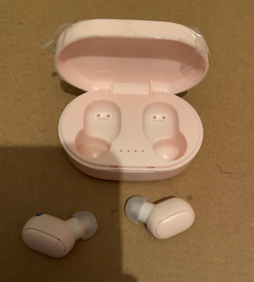 Buy & Sell Idle Bradford - Photos for Princess pink Earbuds | Wireless & Portable