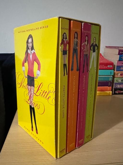 Buy & Sell Merton Park South West London - Photos for Pretty Little Liars book set