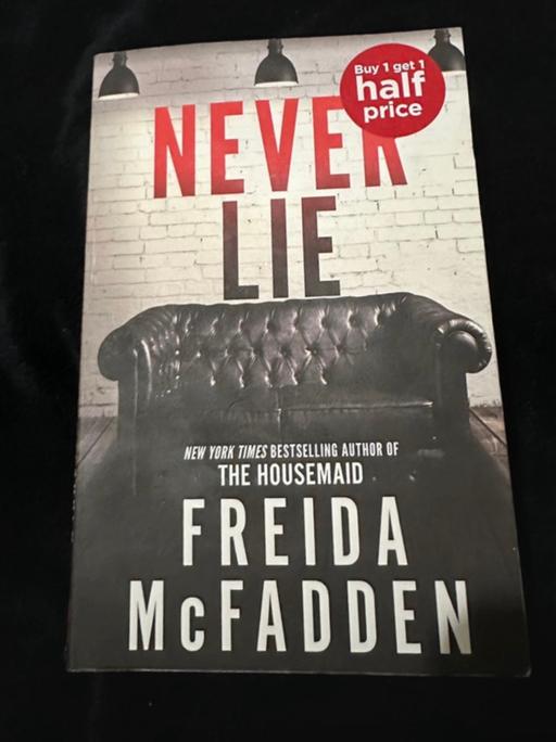 Buy & Sell Raynes Park South West London - Photos for Never Lie by Freida McFadden