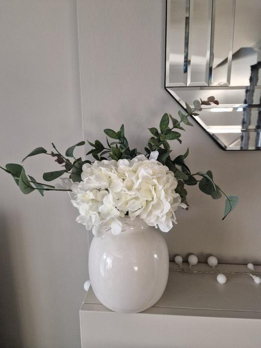 Buy & Sell Scholes Rotherham - Photos for Large vase & artificial flowers