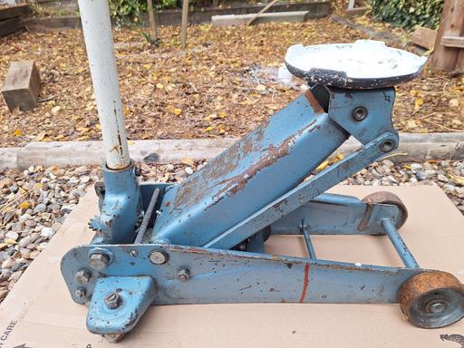 Vehicles Cofton Hackett Bromsgrove - Photos for Trolley Jack 3 tonne 