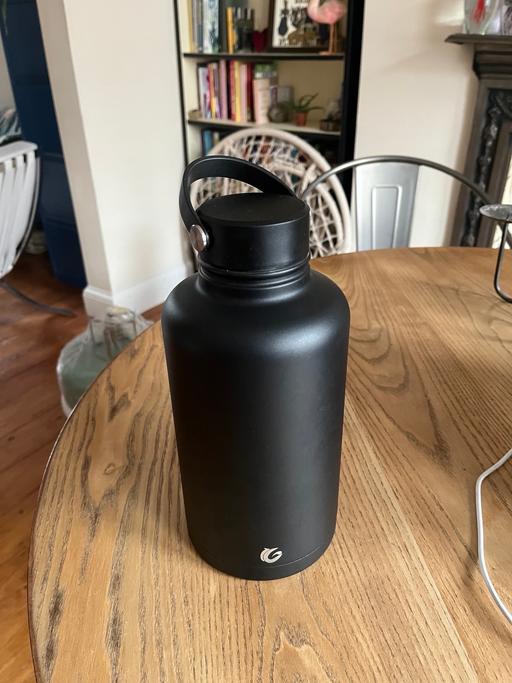 Buy & Sell Norbury South West London - Photos for 2L Stainless still water bottle