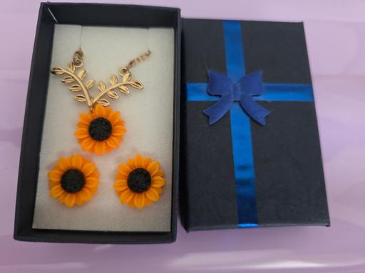 Buy & Sell Blackpool Town Centre Blackpool - Photos for Sunflower necklace & earrings NEW