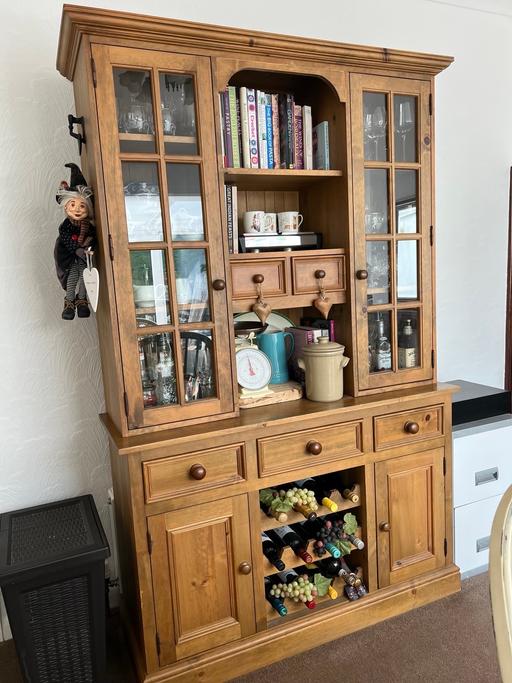 Buy & Sell Ryhill Wakefield - Photos for Solid wood dresser.