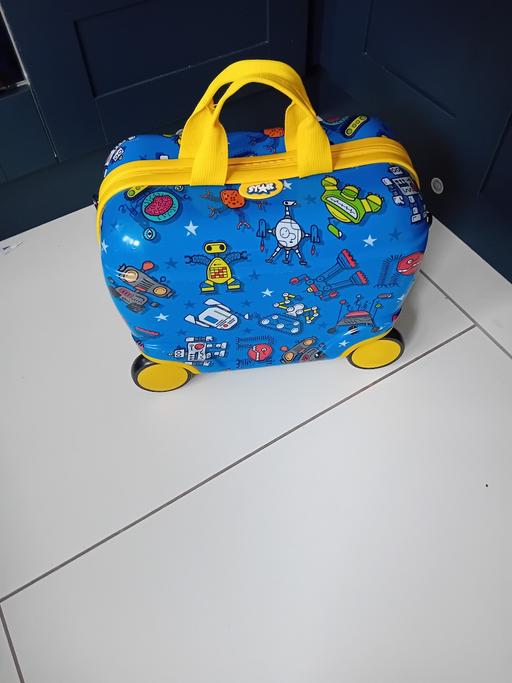 Buy & Sell Tipton Sandwell - Photos for star robot ride on trunkii