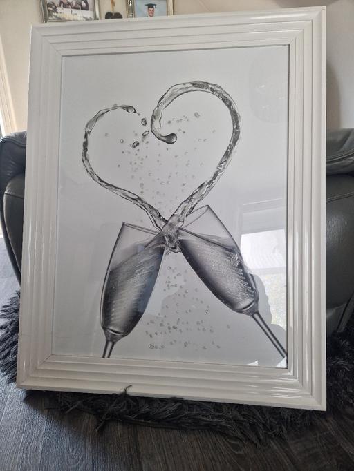 Buy & Sell Scholes Rotherham - Photos for Large white /silver embossed picture
