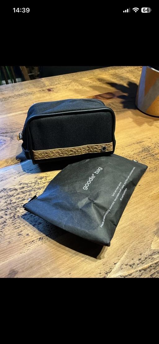 Buy & Sell Edgbaston Birmingham - Photos for Emirates & Virgin Business Class Amenity Kits