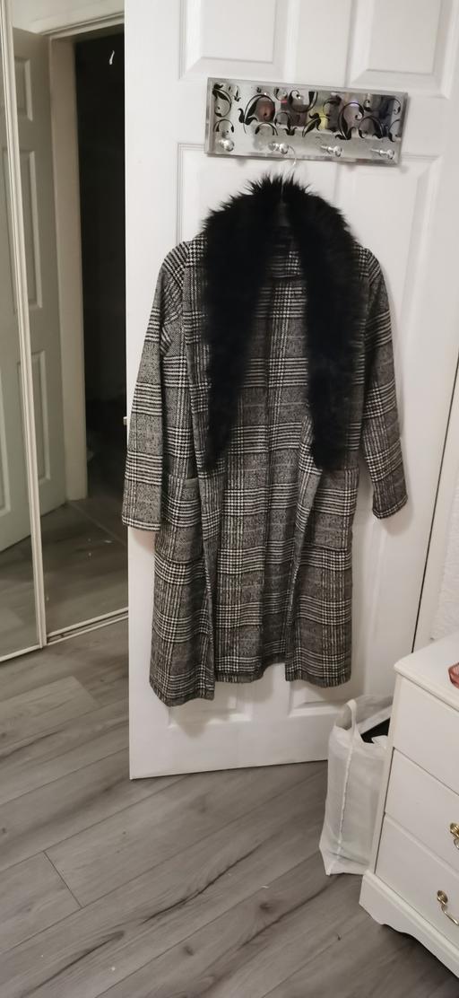 Buy & Sell Dalton-Le-Dale County Durham - Photos for LADIES SIZE 8 DOGTOOTH CHECK DETACHABLE COLLA