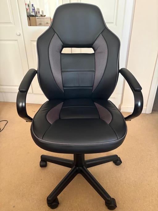 Buy & Sell The Hale North West London - Photos for Small Argos brand new small gaming chair