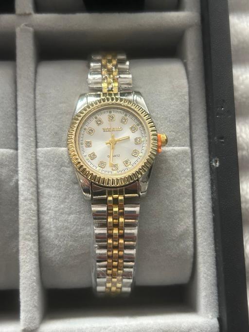 Buy & Sell Walkergate Newcastle upon Tyne - Photos for Woman’s watch gold and silver quartz