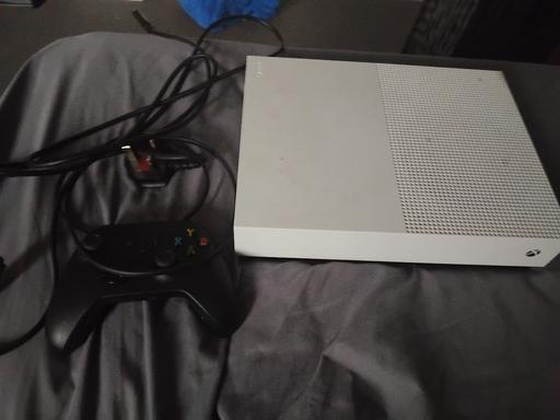 Buy & Sell High Green Sheffield - Photos for Xbox one s and turtle beach Bluetooth headset