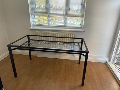 Buy & Sell Upper Holloway North London - Photos for Table and 4 chairs