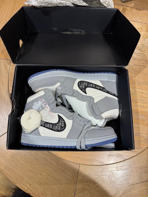Buy & Sell Dollis Hill North West London - Photos for Door/Nike trainers