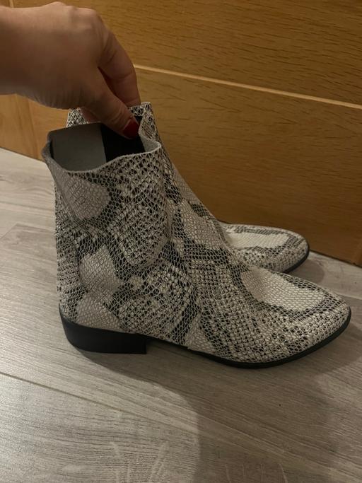 Buy & Sell Southdene Knowsley - Photos for Topshop boots size 7 new