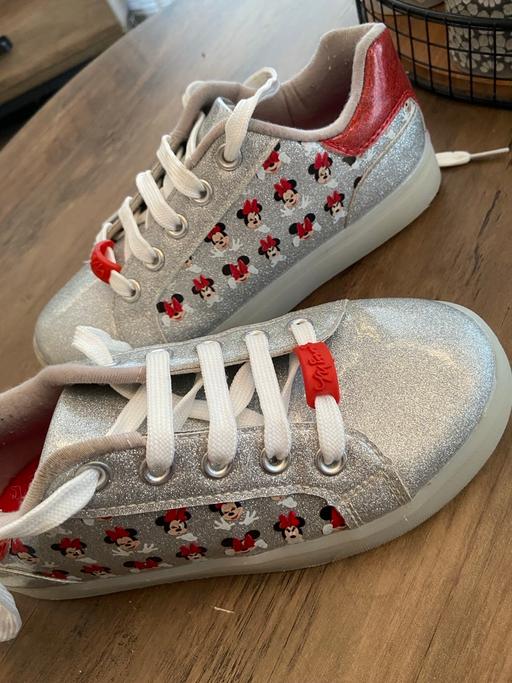 Buy & Sell Bryn-Y-Baal Flintshire - Wales - Photos for Disney Junior Minnie light up shoes