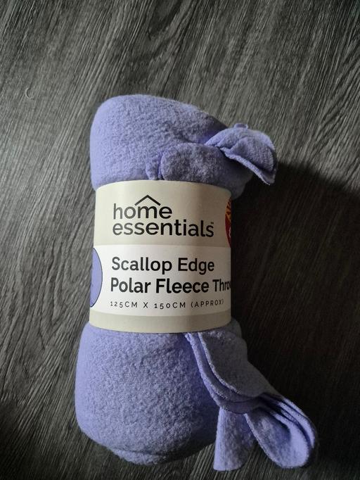 Buy & Sell Crumpsall Manchester - Photos for new Scallop Edge Polar Fleece Throw
