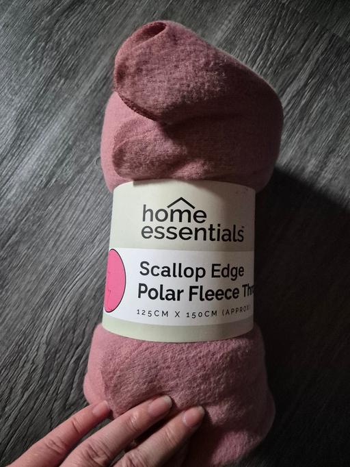 Buy & Sell Crumpsall Manchester - Photos for new Scallop Edge Polar Fleece Throw
