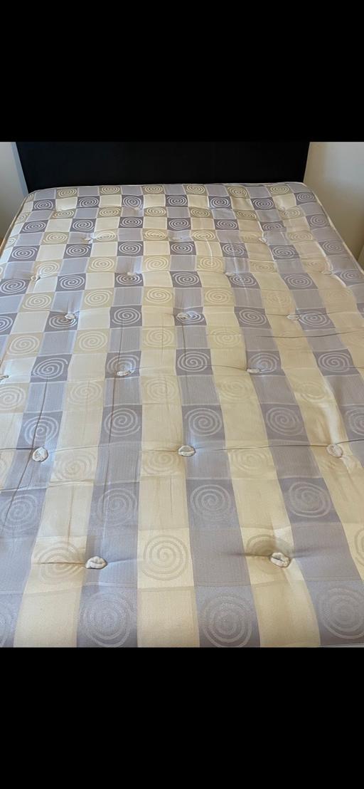 Buy & Sell Chigwell Epping Forest - Photos for Silent night double bed & mattress, 2 drawers