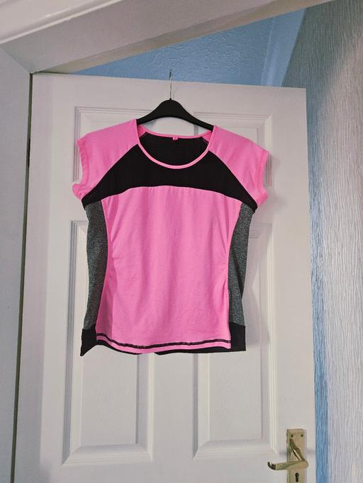 Buy & Sell Newton Doncaster - Photos for Workout top, size 14.