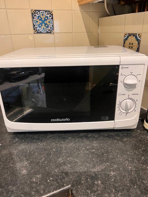 Buy & Sell Redhill Reigate and Banstead - Photos for Small tabletop microwave