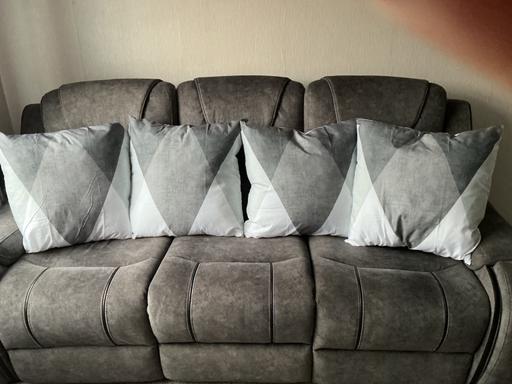 Buy & Sell Cross Green Leeds - Photos for 4pcs set black, white, grey cushion covers