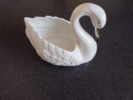Buy & Sell Woodthorpe Charnwood - Photos for Antique ceramic swan plant pot holder