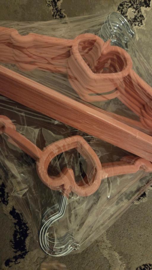 Buy & Sell Abbey Road North West London - Photos for 20 pink heart flock hangers