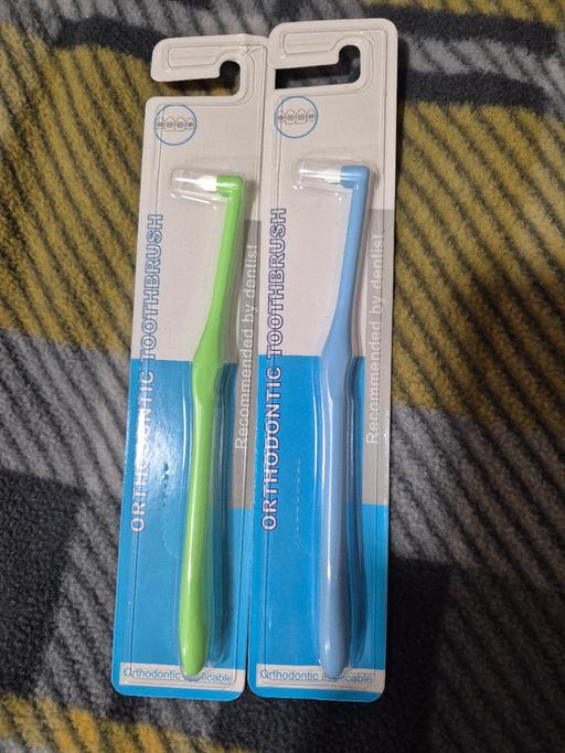 Buy & Sell Birchills Walsall - Photos for 2 Orthodontic Toothbrushes