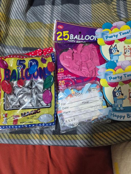 Buy & Sell Birchills Walsall - Photos for 75 balloons, invitations and 2 Bluey Birthday