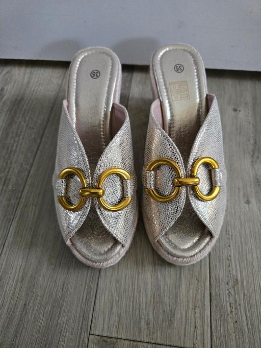 Buy & Sell Rowley Regis Sandwell - Photos for Gold wedges- uk5 - new