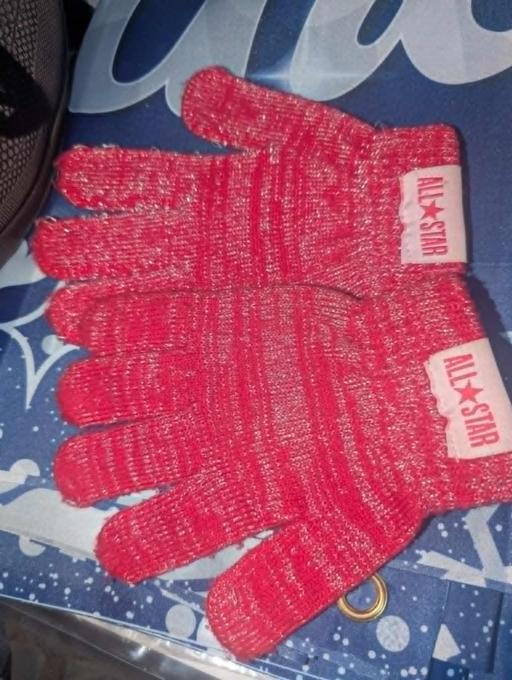 Buy & Sell Wallbrook Dudley - Photos for Converse pink gloves