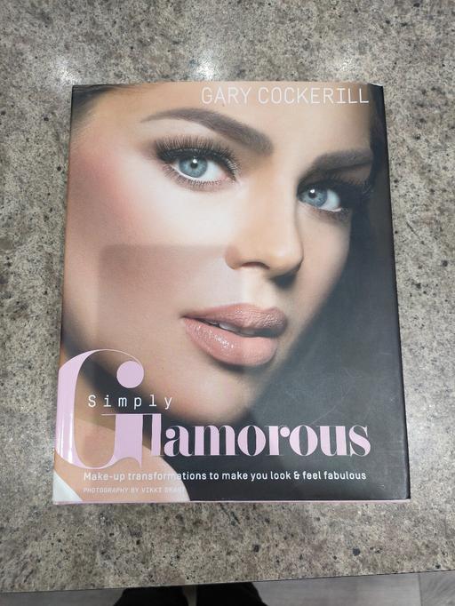 Buy & Sell Mansfield Town Centre Mansfield - Photos for SIMPLY GLAMOROUS HOW TO APPLY MAKEUP BOOK