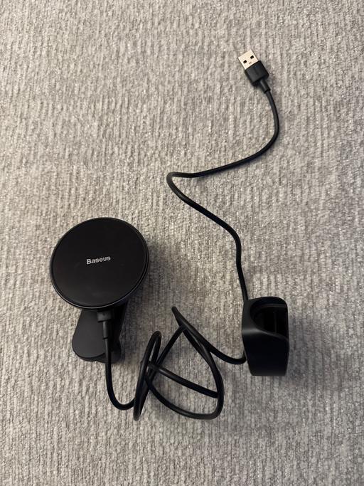 Vehicles Edgbaston Birmingham - Photos for Magnetic car holder and wireless charger
