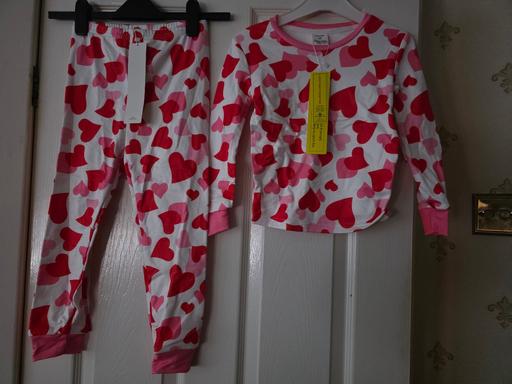 Buy & Sell Blackpool Town Centre Blackpool - Photos for Heart pyjamas age 7 yrs BNWT