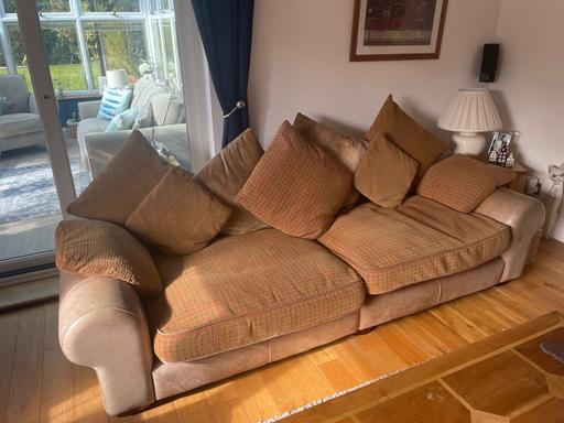 Buy & Sell Saxon Business Park Bromsgrove - Photos for Lee Longlands Large Sofa and Armchair