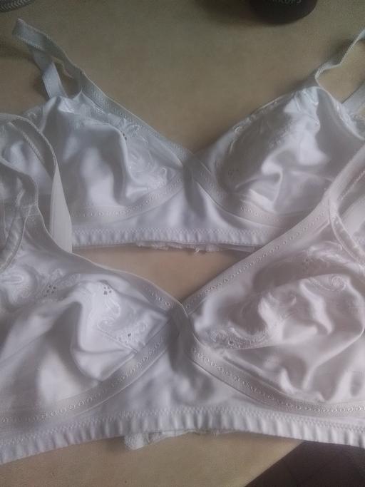 Buy & Sell Streetly Walsall - Photos for TWO WHITE M/S QUALITY BRAS