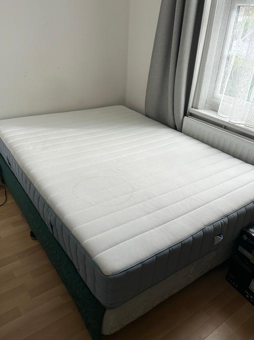 Buy & Sell Tottenham North London - Photos for Double divan bed base with mattress