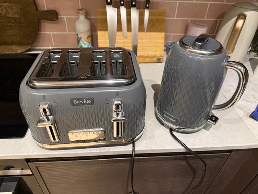 Buy & Sell Silvertown East London - Photos for Breville Kettle & Toaster