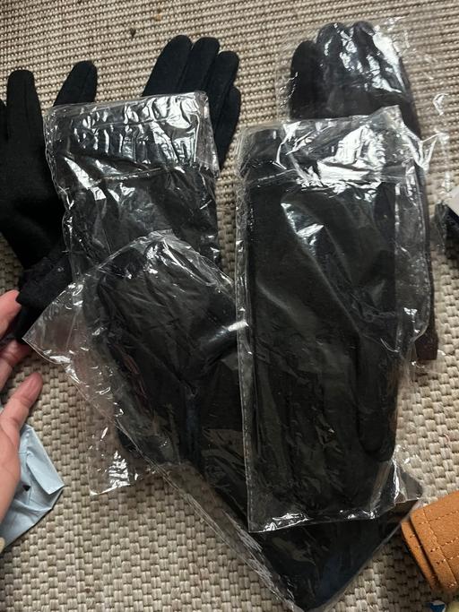 Buy & Sell Wednesfield Wolverhampton - Photos for Six packs of small ladies gloves 2£ all